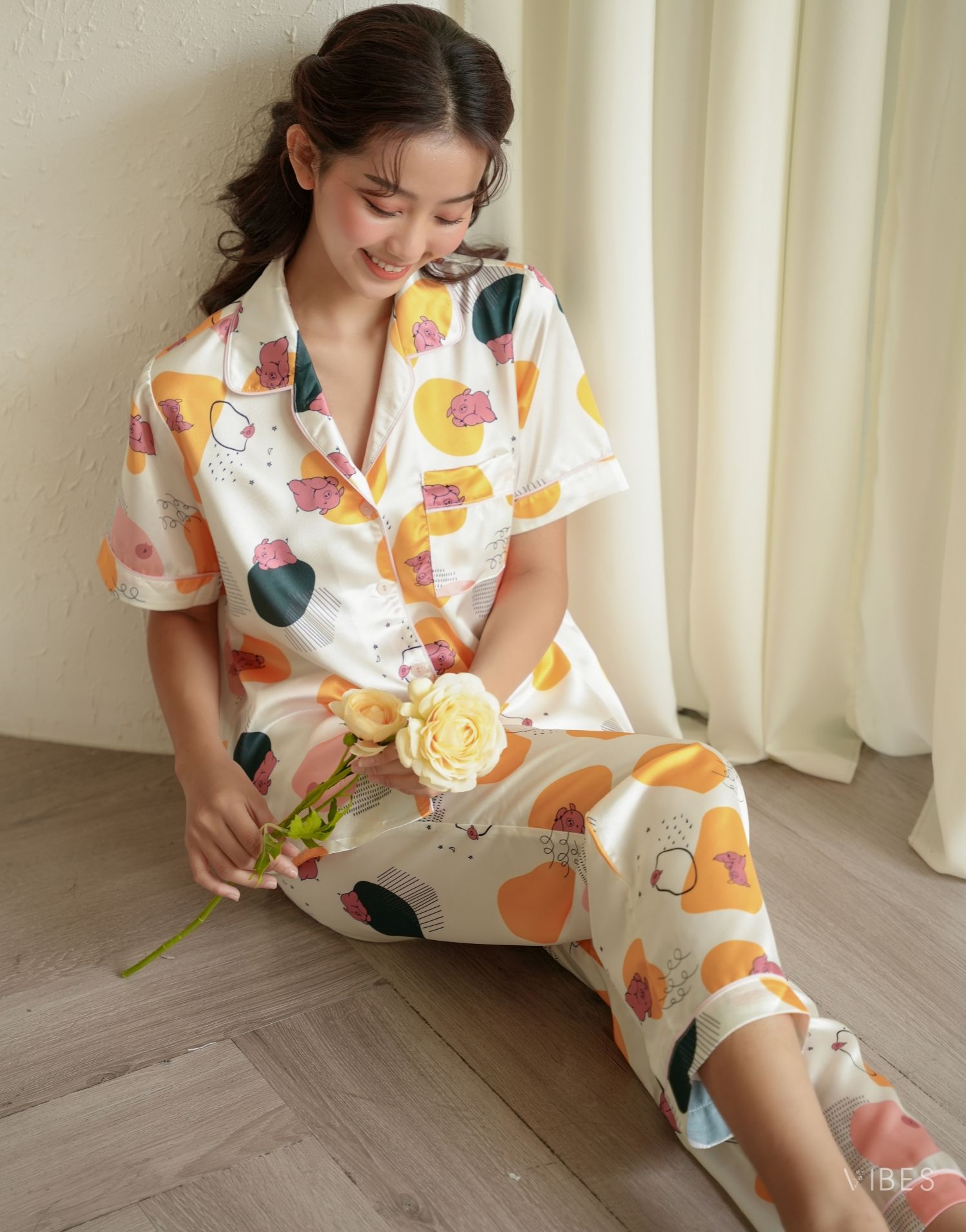 VIBES Bộ pijama dài mặc nhà Lụa satin Piglet Long Py Set