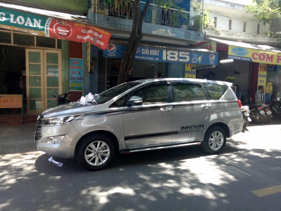 Tem dán sườn xe innova