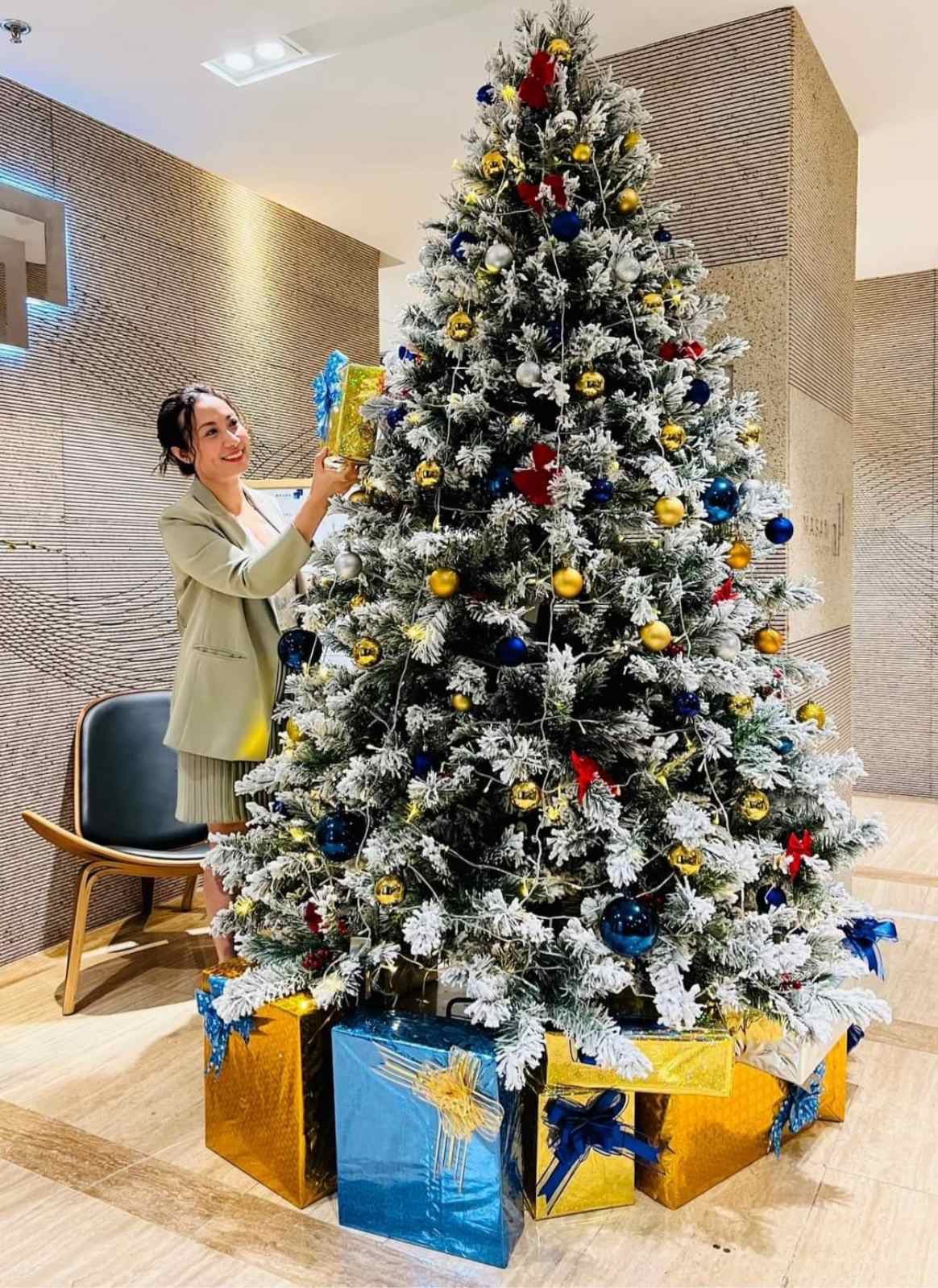 Cây thông noel phủ tuyết 1m8 - TẶNG 4 dây kim tuyến 1 ngôi sao