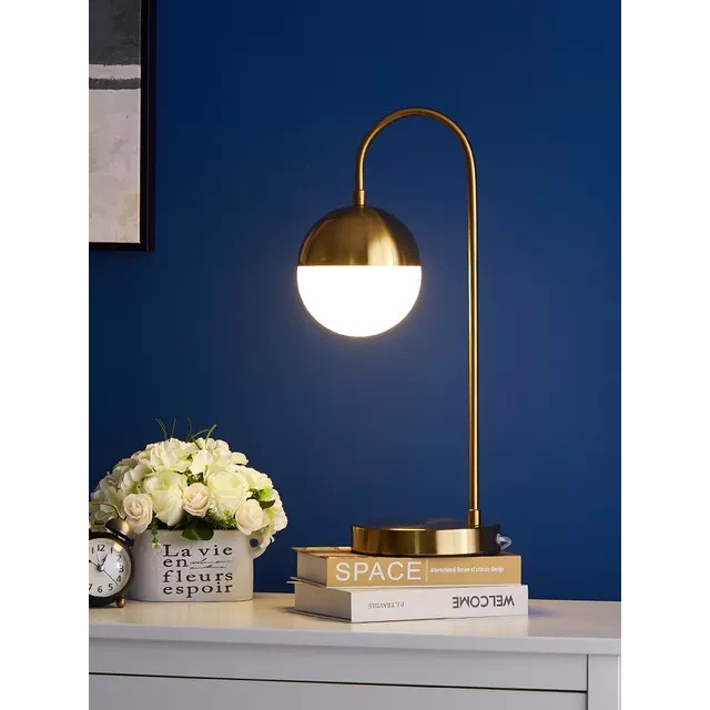 Ảnh thật - Đèn bàn decor, đèn trang trí cao cấp - BH 2 năm, tặng kèm bóng led