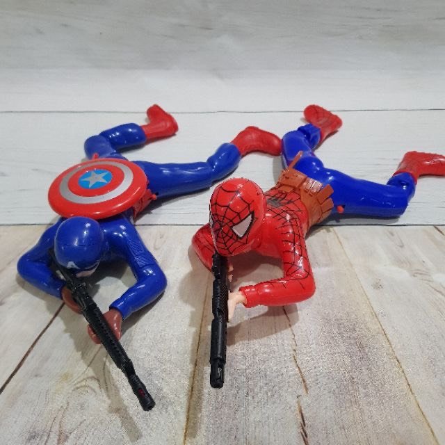 Đồ chơi siêu nhân nhện bò chạy pin có đèn, âm thanh