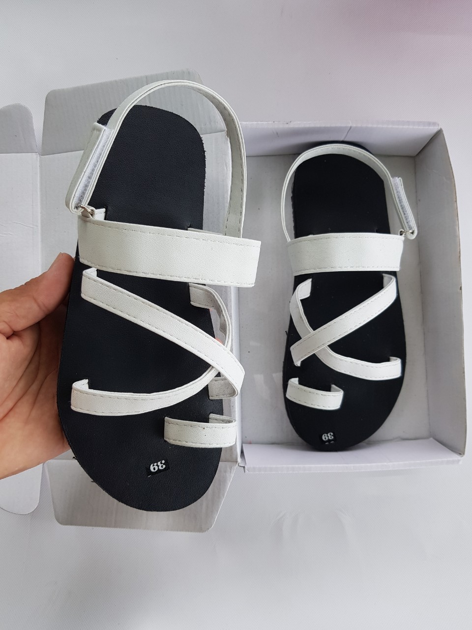thới giới sandal dép xăng đan nam và nữ ( đế đen quai trắng ) size từ 34 nữ đến 43 nam