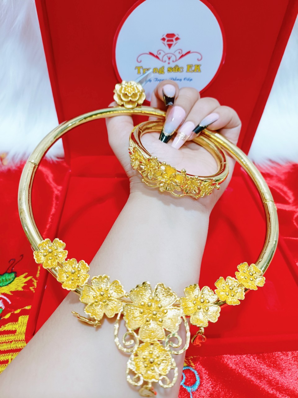 Bộ trang sức cưới chạm hoa 3 món loại 1 kèm hộp nhung E503