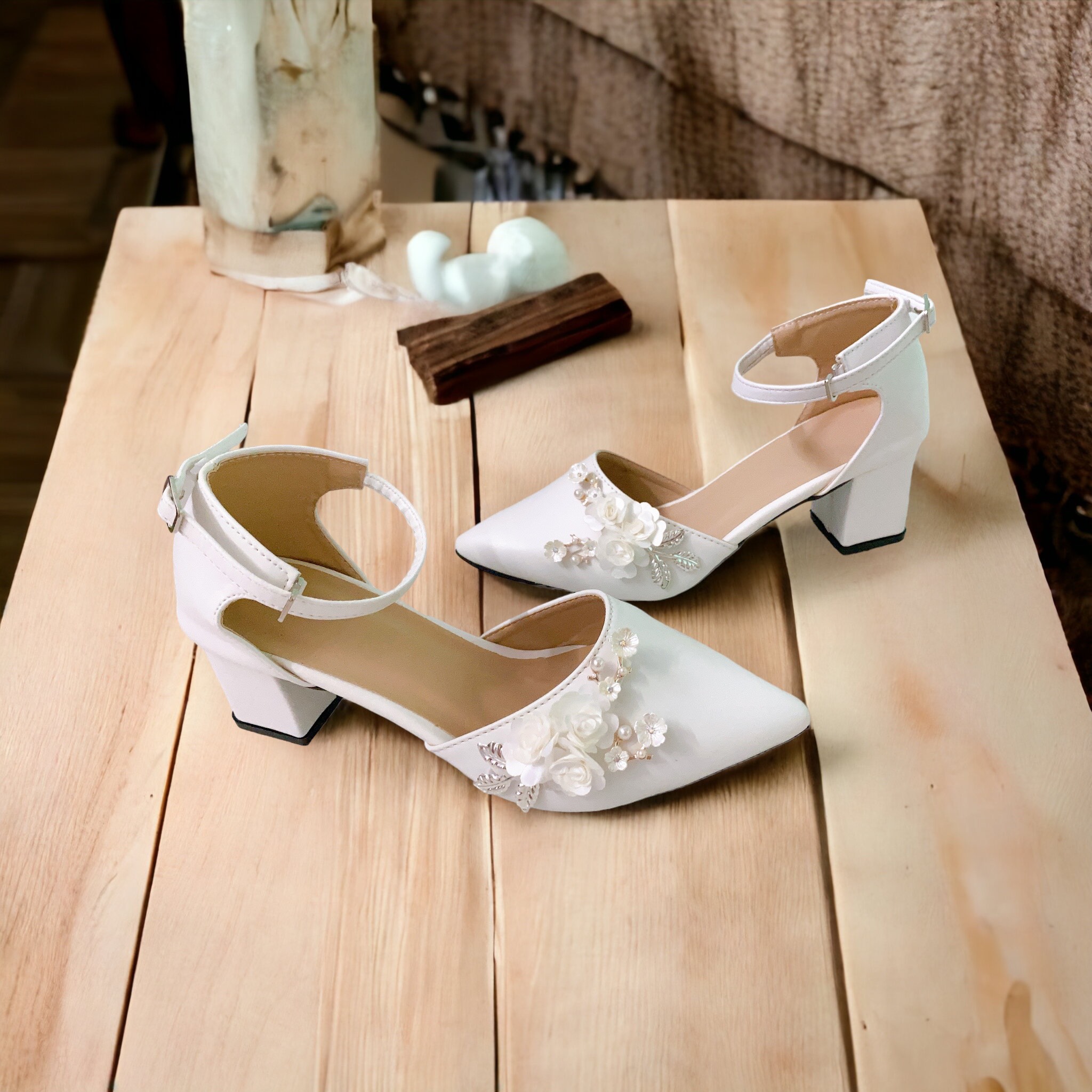 Giày cưới cô dâu decor hoa