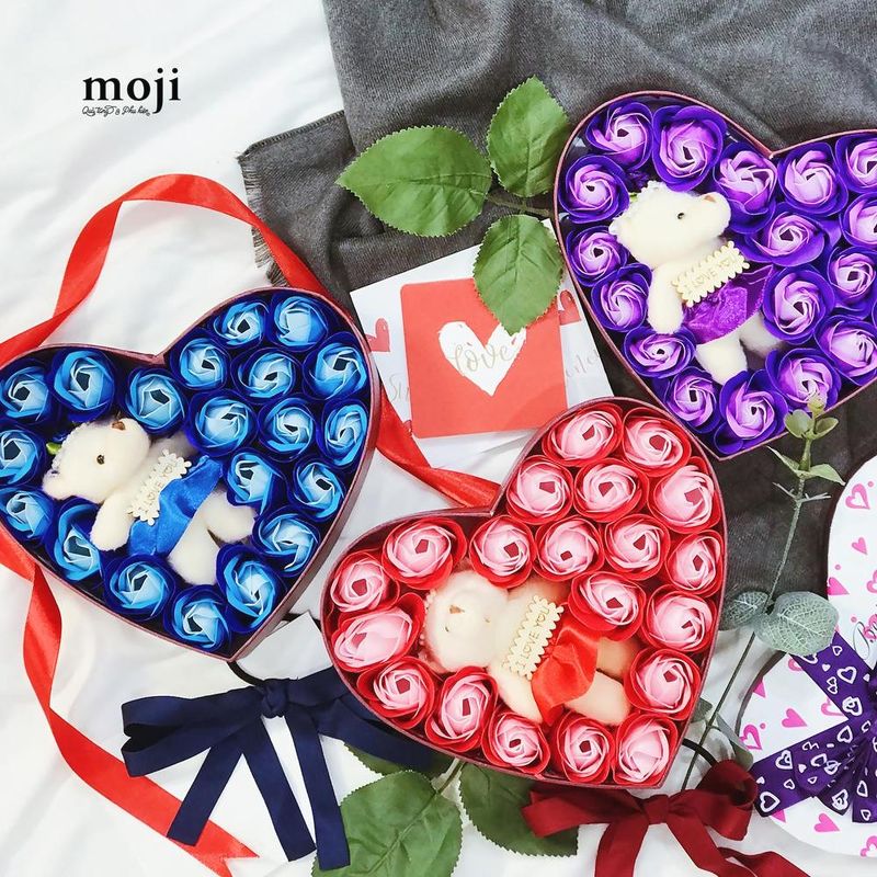 Hộp đựng quà siêu cute gửi gắm yêu thương, Nhiều màu sắc, Kèm hoa sáp, Tim, Gấu, Hạt xốp nhiều màu