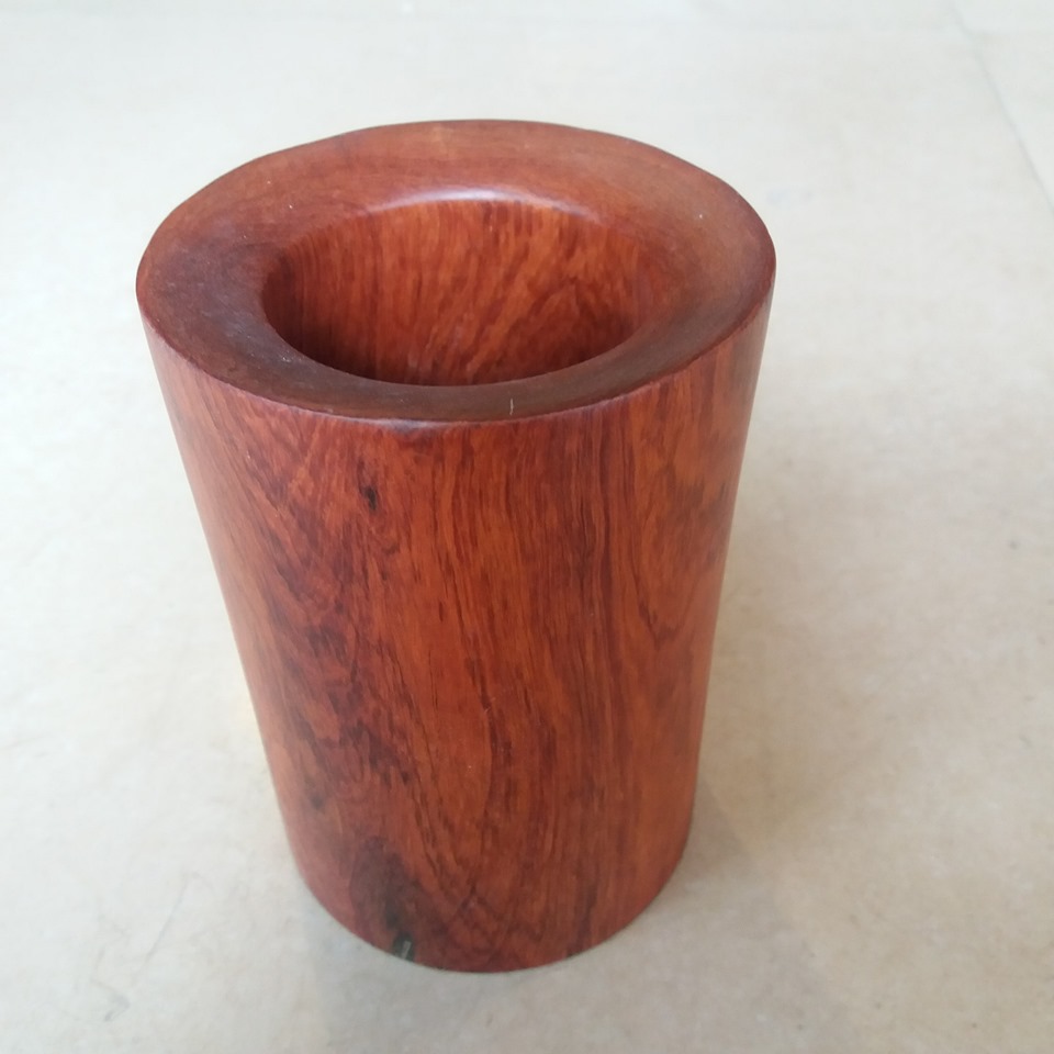 LỌ đựng bút gỗ cẩm nguyên khối cao 14cmx9cmx9cm