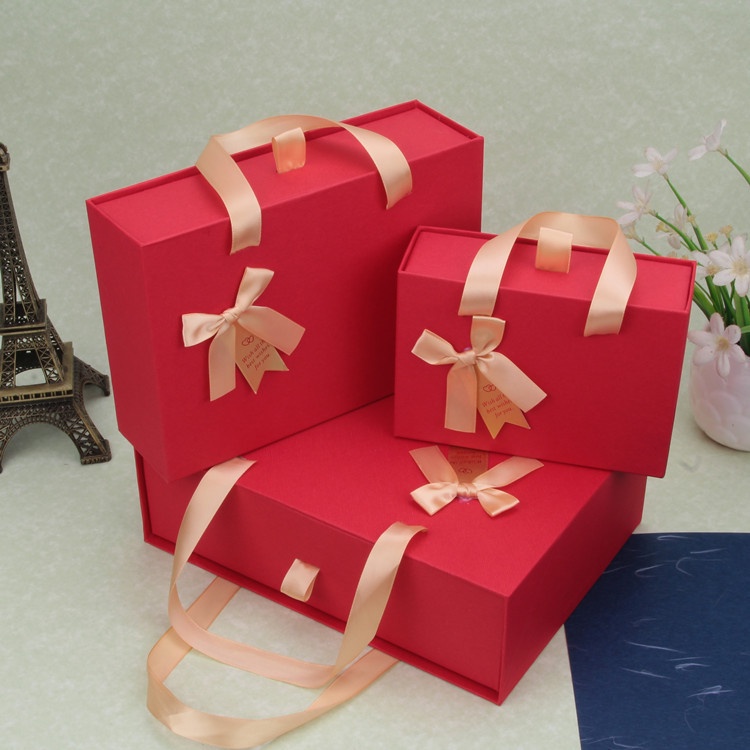 Set bánh màu đỏ may mắn