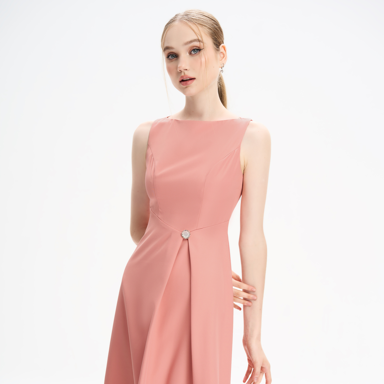 Đầm midi xòe cotton lạnh xếp ly tà lệch Maybi