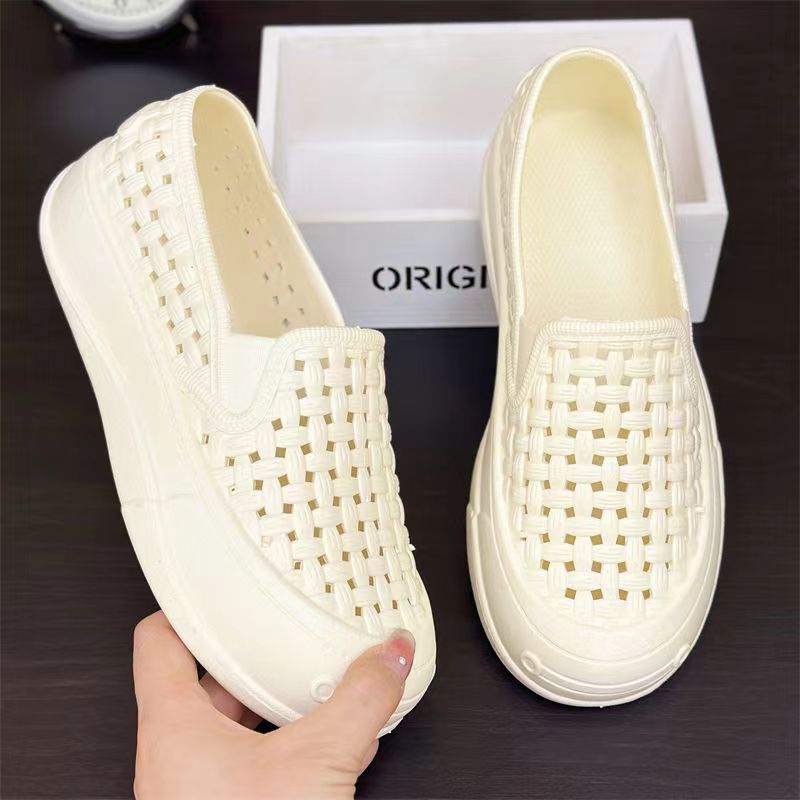 Giày lười nhựa thoáng khí đục lỗ, giày đi biển đi mưa đế bằng chống trơn trượt chống nước mềm dẻo êm chân jaydep V406