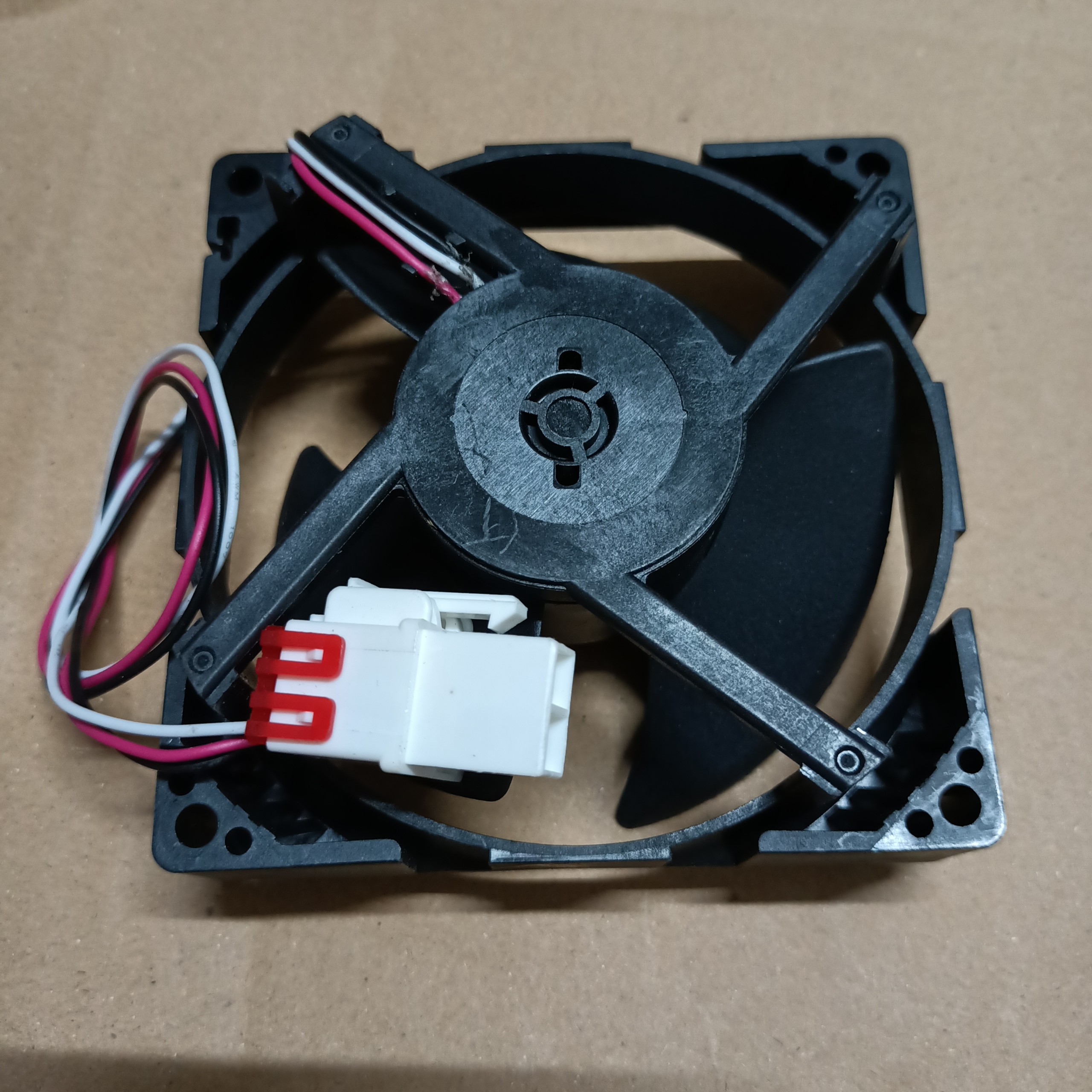 Quạt tủ lạnh dc 12v-3 dây- 3 cánh 9x9cm