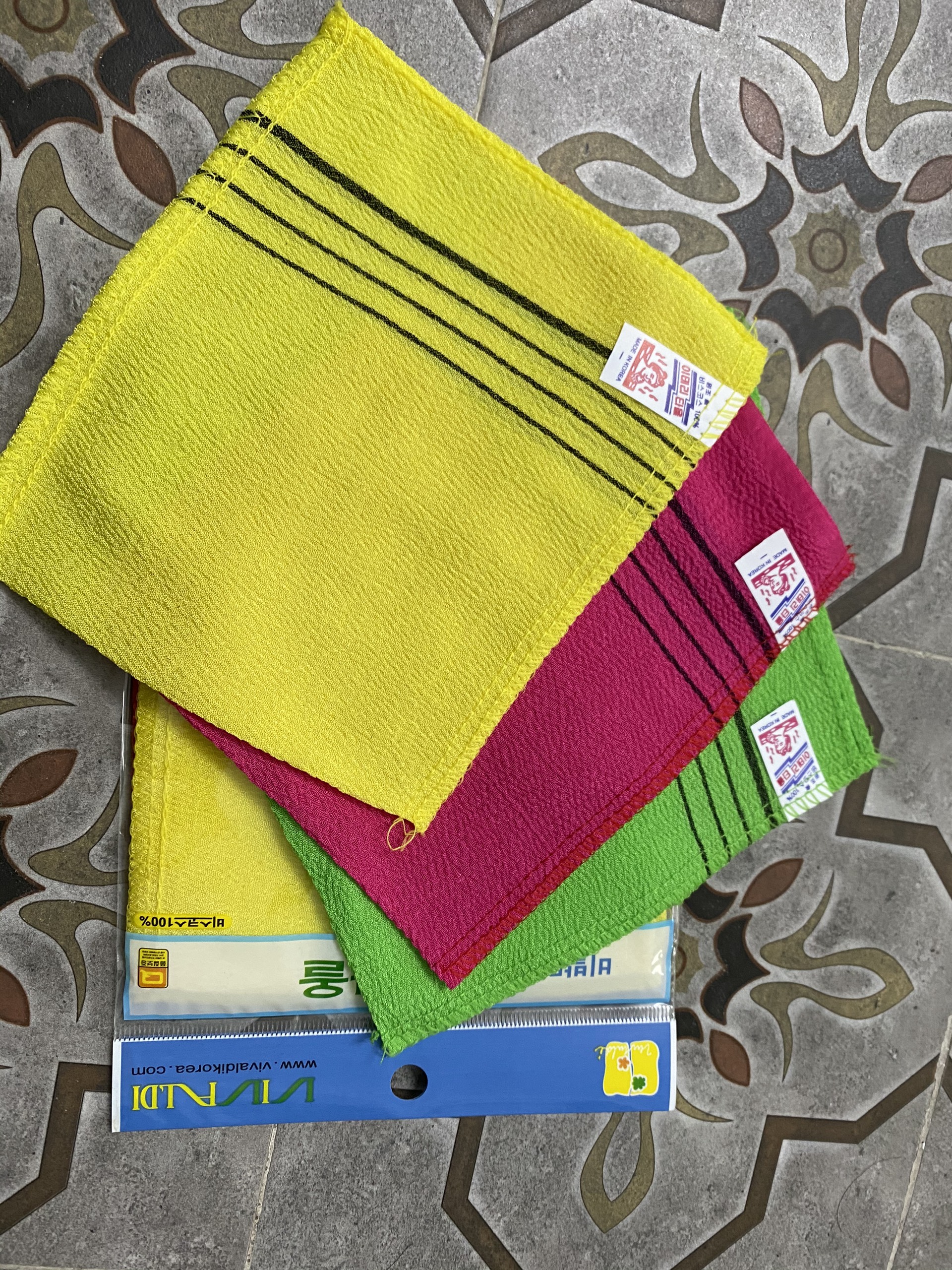 Túi Set Gồm 4 khăn tắm hàn quốc chuyên tẩy tế bào chết tự nhiên hiệu quả trả lại vẻ đẹp cho làn da sáng mịn, sản phẩm được các spa tin dùng cho mọi khách hàng