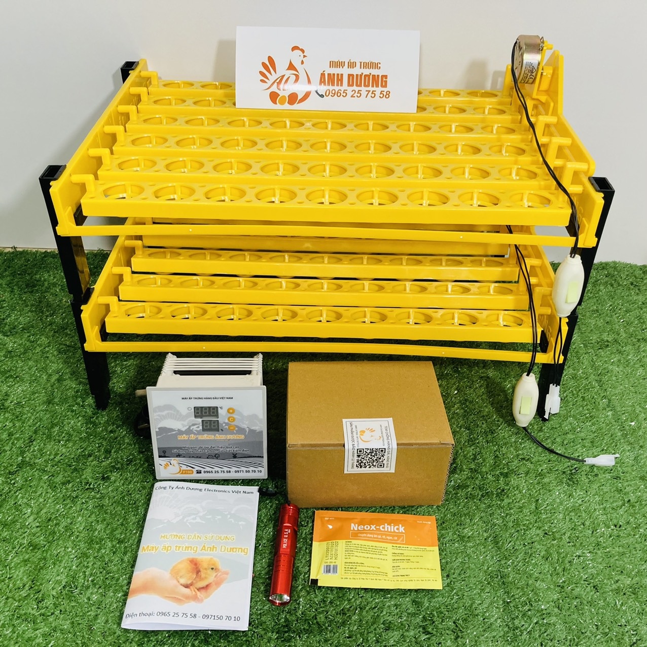 Combo 4 món: Máy ấp trứng mini Ánh Dương P100, 02 khay đảo trứng tự động bằng nhựa, đèn pin soi trứng, vitamin úm cao cấp