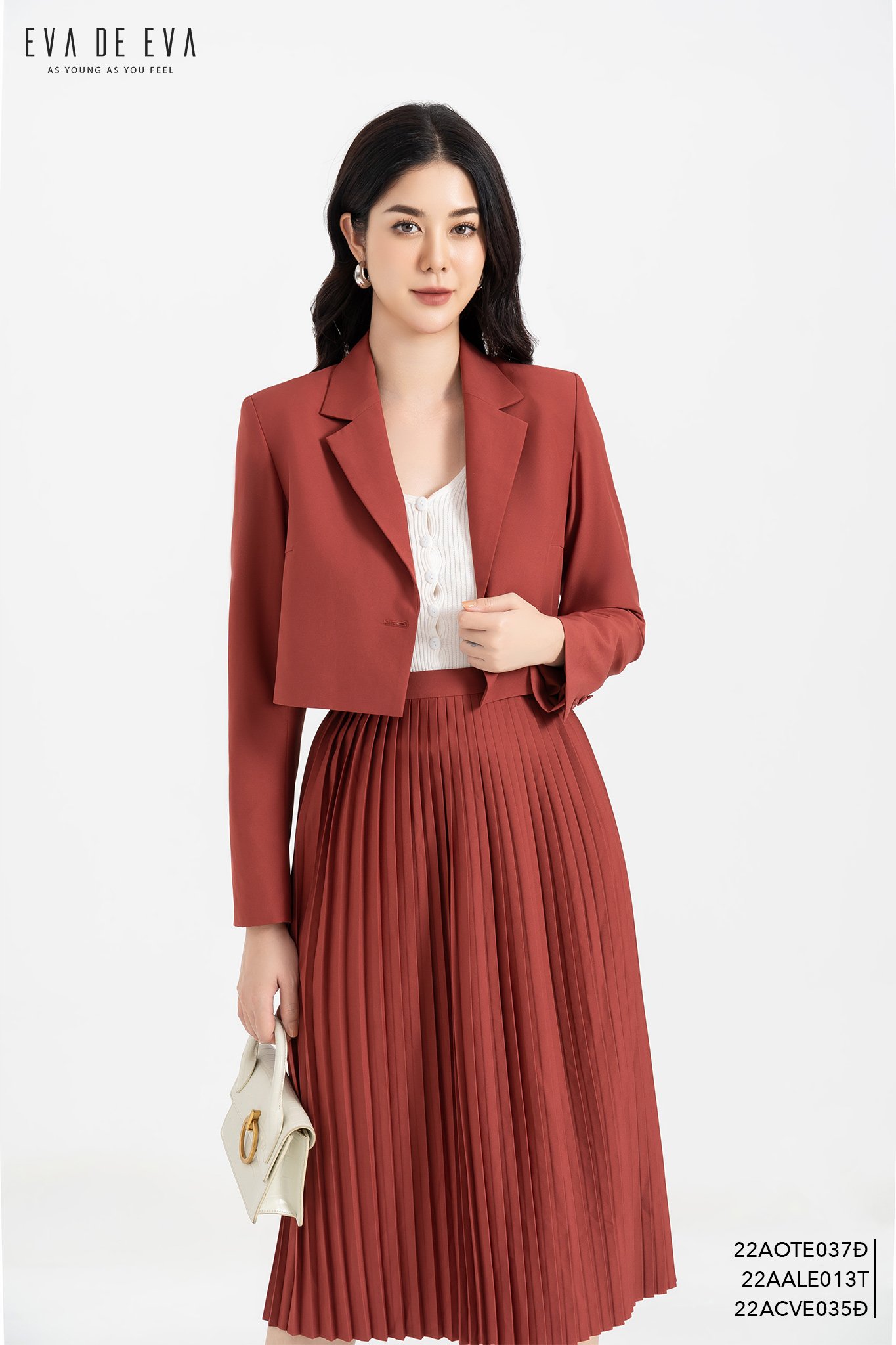 Áo khoác dáng lửng eva de eva 22aote037đ