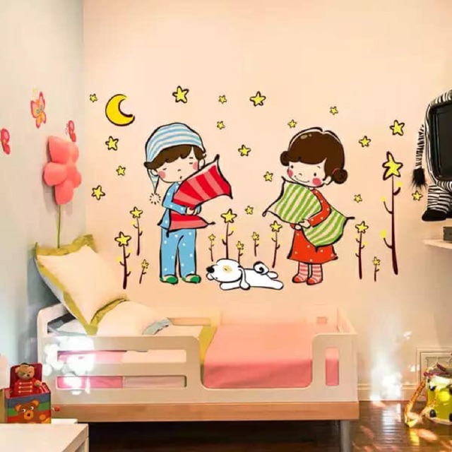 Decal dán tường bé ôm gối