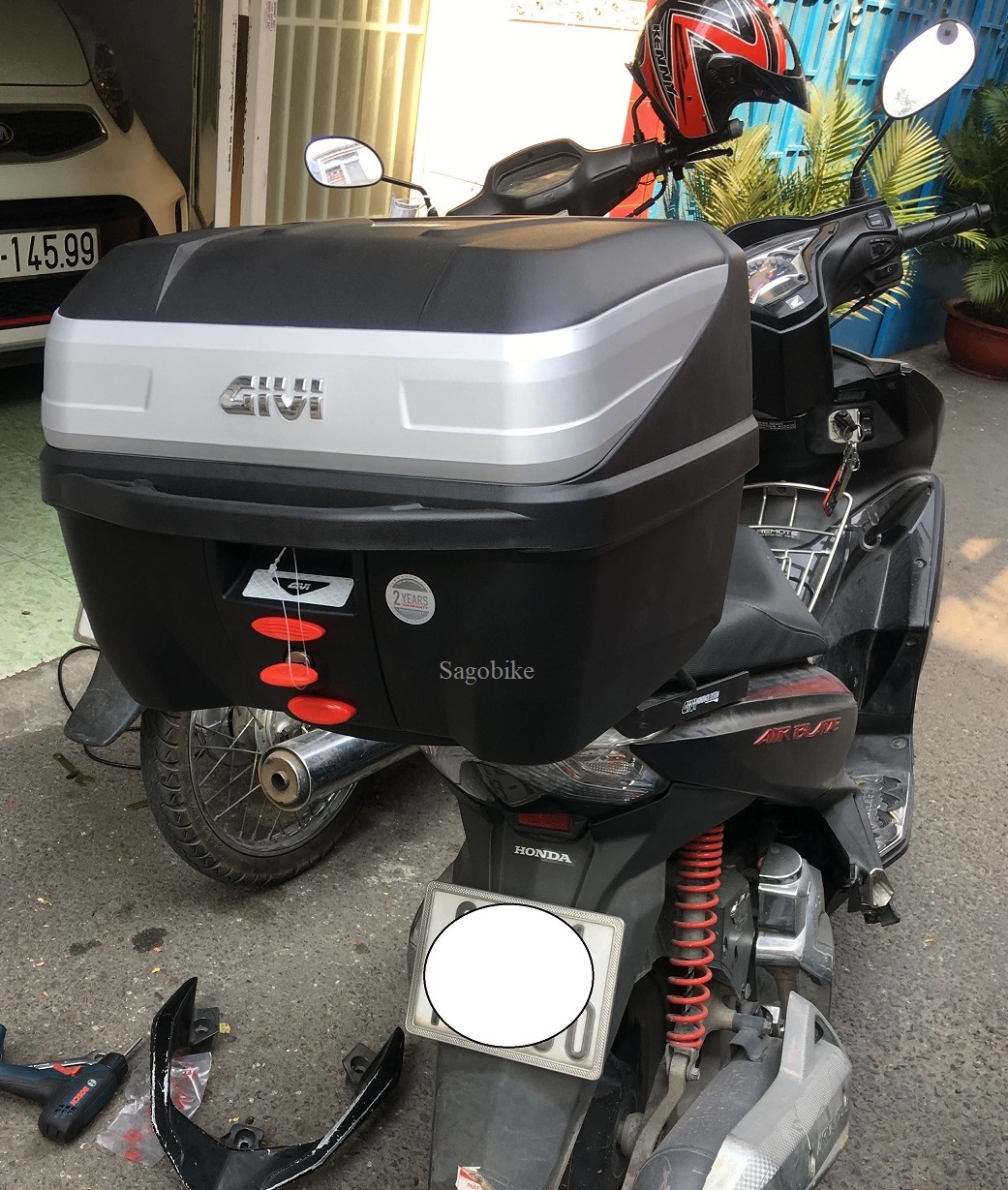 Combo thùng sau givi B32N bold và baga chuẩn lắp cho xe Air Blade 2013
