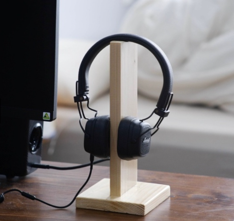 Giá treo tai nghe chất liệu gỗ thông tự nhiên / Headphone Stand chụp tai thân gỗ