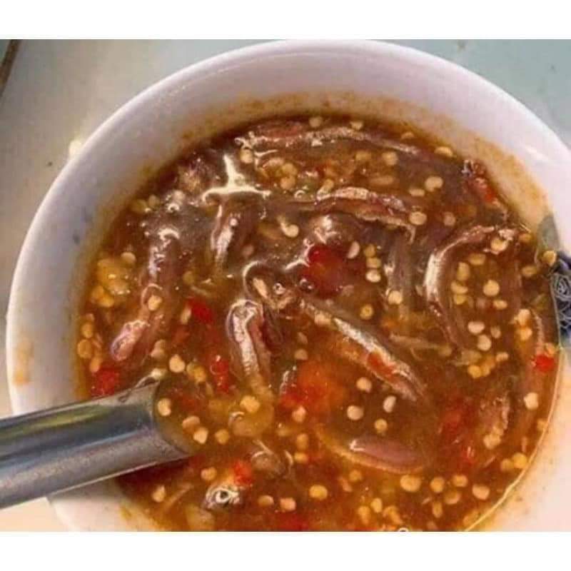 Mắm chua đặc sản Tây Ninh vị mắm chua ngọt vừa ăn, không mặn, ăn trực tiếp với cơm trắng hoặc rau sống đều được, có thể kho với thịt hay làm mắm chưng đều ngon, Khô Thoại Sơn
