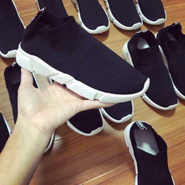 Giày hàng quảng châu giá sẵn chỉ 120k có duy  size 38 thui ạ.form rất đẹp và chuẩn không mua chỉ có tiếc thui ahihii