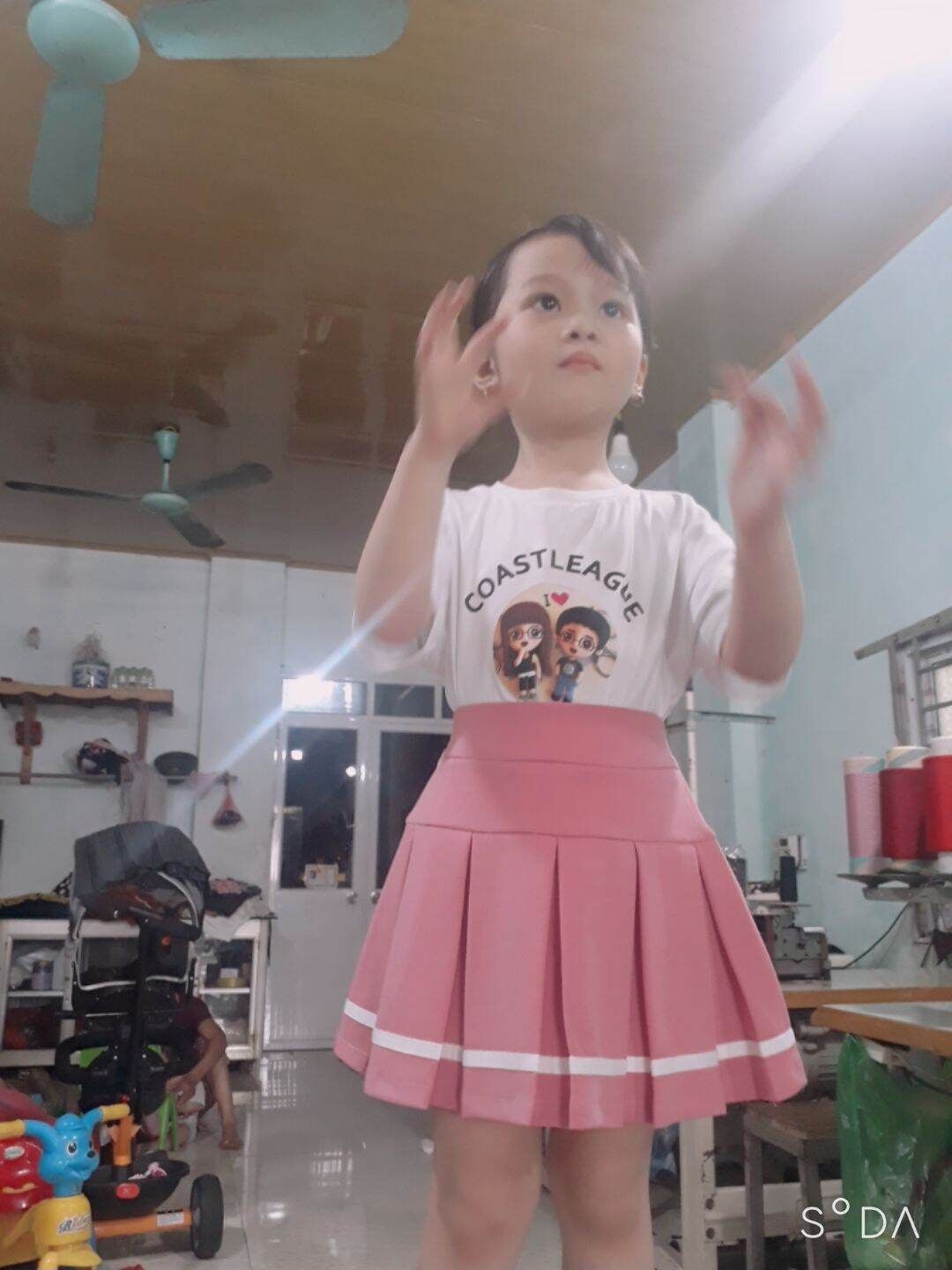 Chân váy xếp ly viền trắng trẻ em CV005