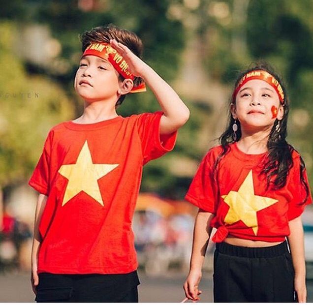 Mua áo cờ đỏ sao vàng: Áo cờ đỏ sao vàng đã trở thành biểu tượng của con người Việt Nam. Năm 2024, chúng tôi mang đến cho quý khách hàng những hình ảnh mới nhất về áo cờ đỏ sao vàng đẹp và đầy ý nghĩa. Bạn sẽ cảm nhận được sự tự hào khi mặc chiếc áo này, đồng thời cũng hiện đại và phù hợp với xu hướng thời trang hiện nay.