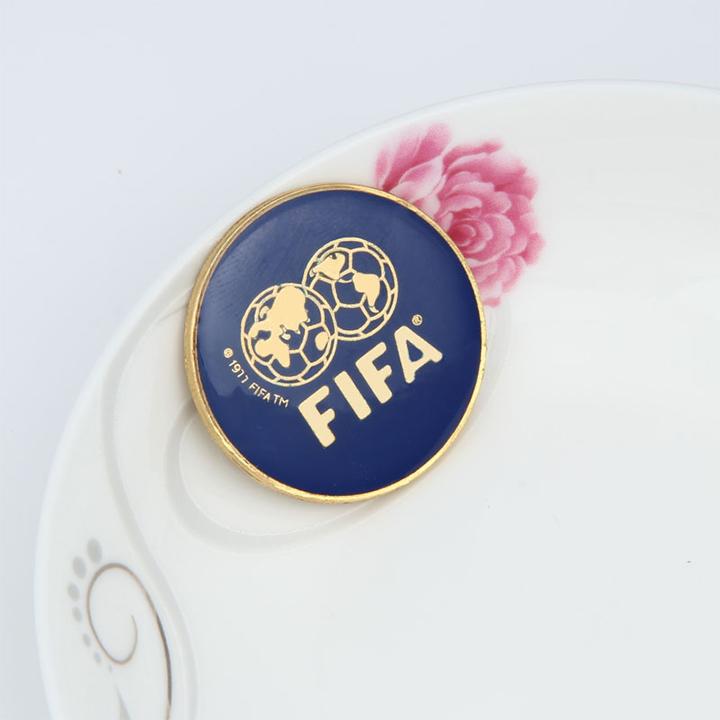 Đồng xu FIFA xanh cho trọng tài bóng đá
