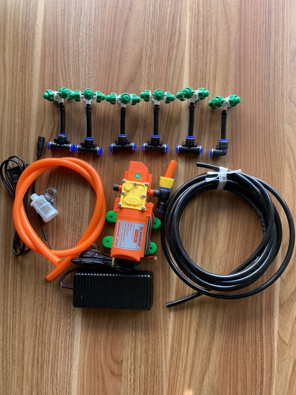 Bộ phun sương tưới lan bơm mini bộ bơm sumo cam 6 béc 4 hướng