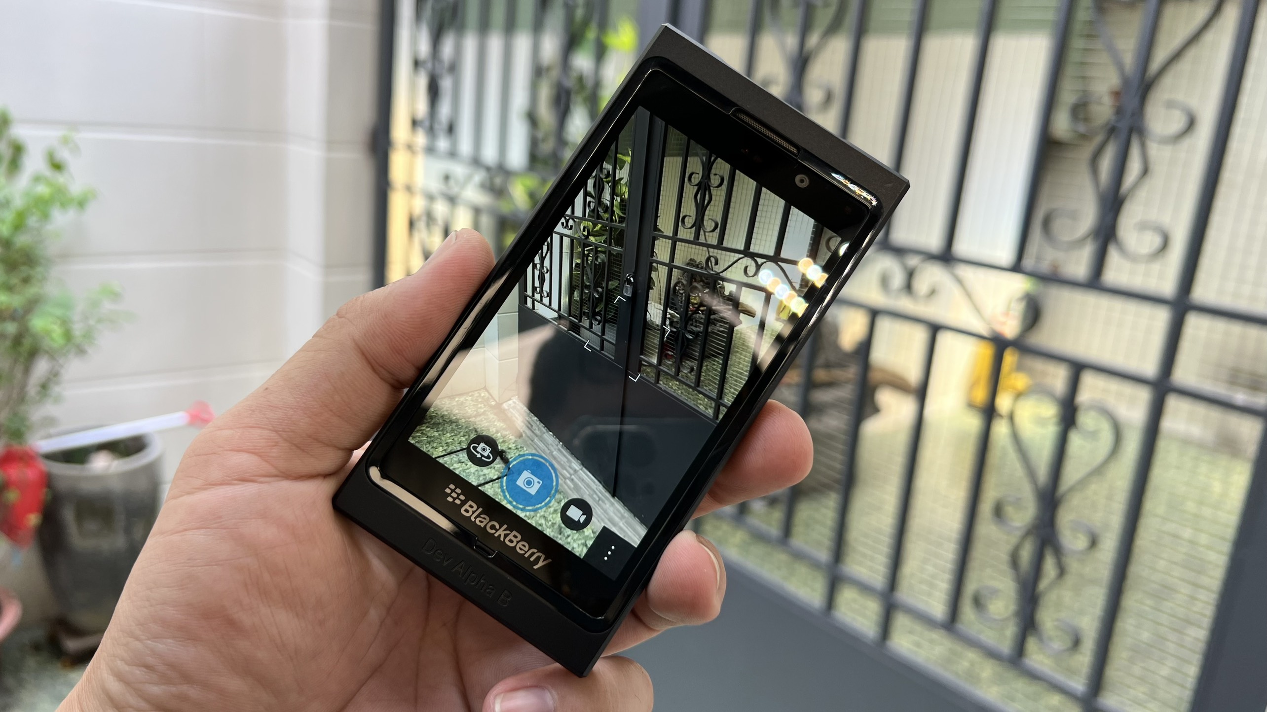 Lk Điện thoại Blackberry Dev Alpha B chính hãng