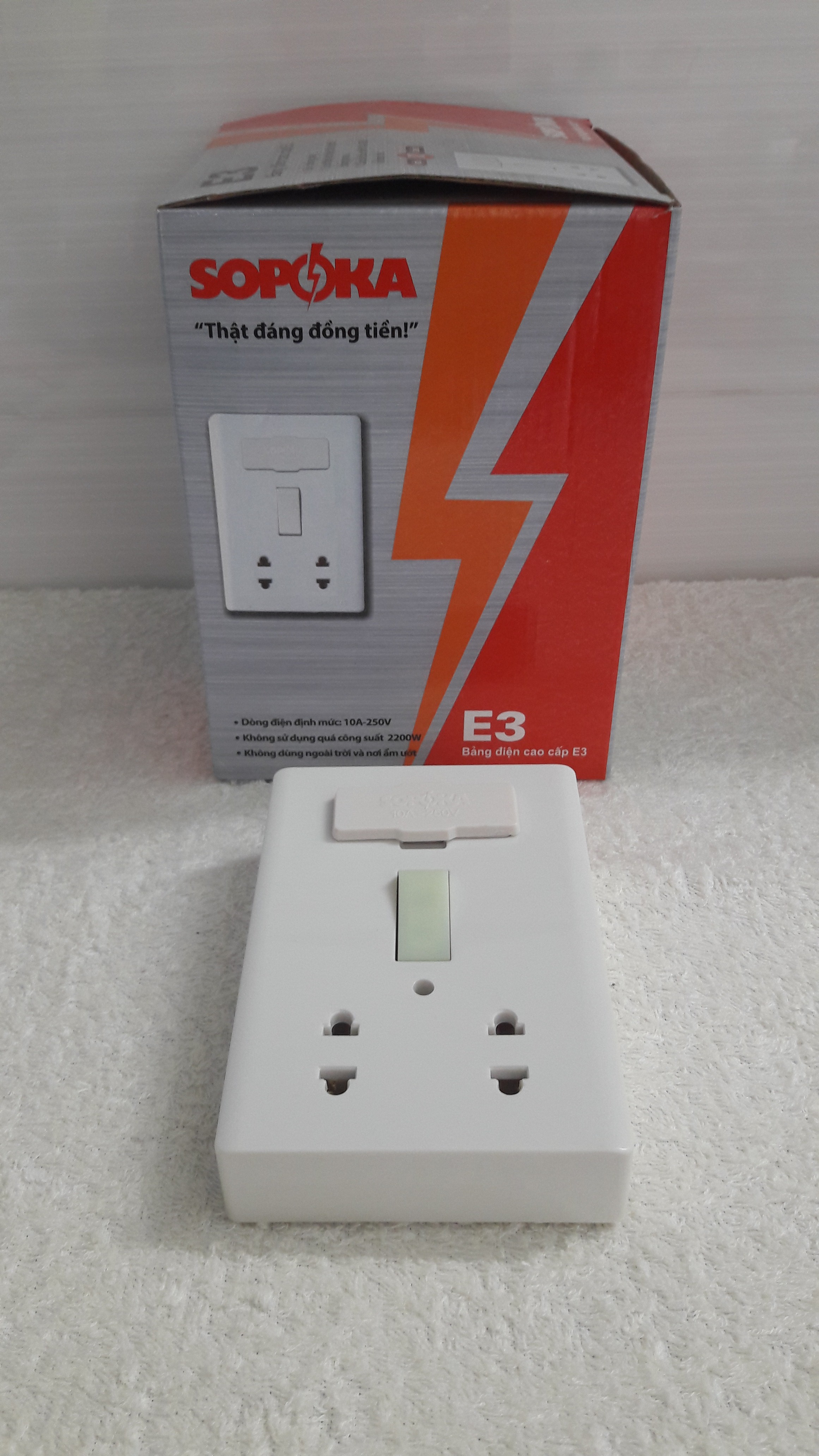 Bảng điện Sopoka cao cấp E3/ bảng điện gồm cầu chì, công tắc, ổ cắm 