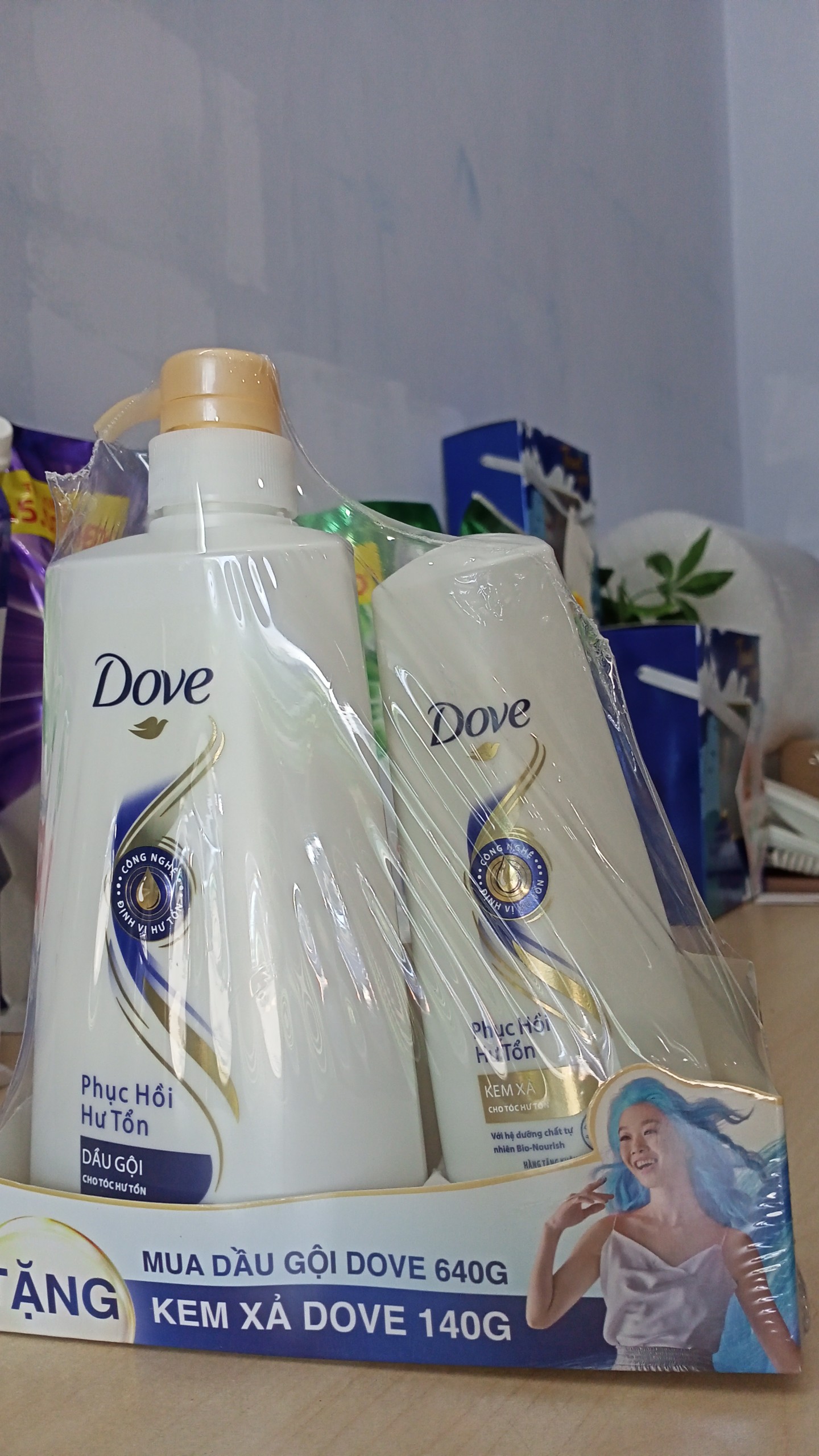 Dầu gội Dove Phục hồi hư tổn 640g tặng kem xả Dove 140g