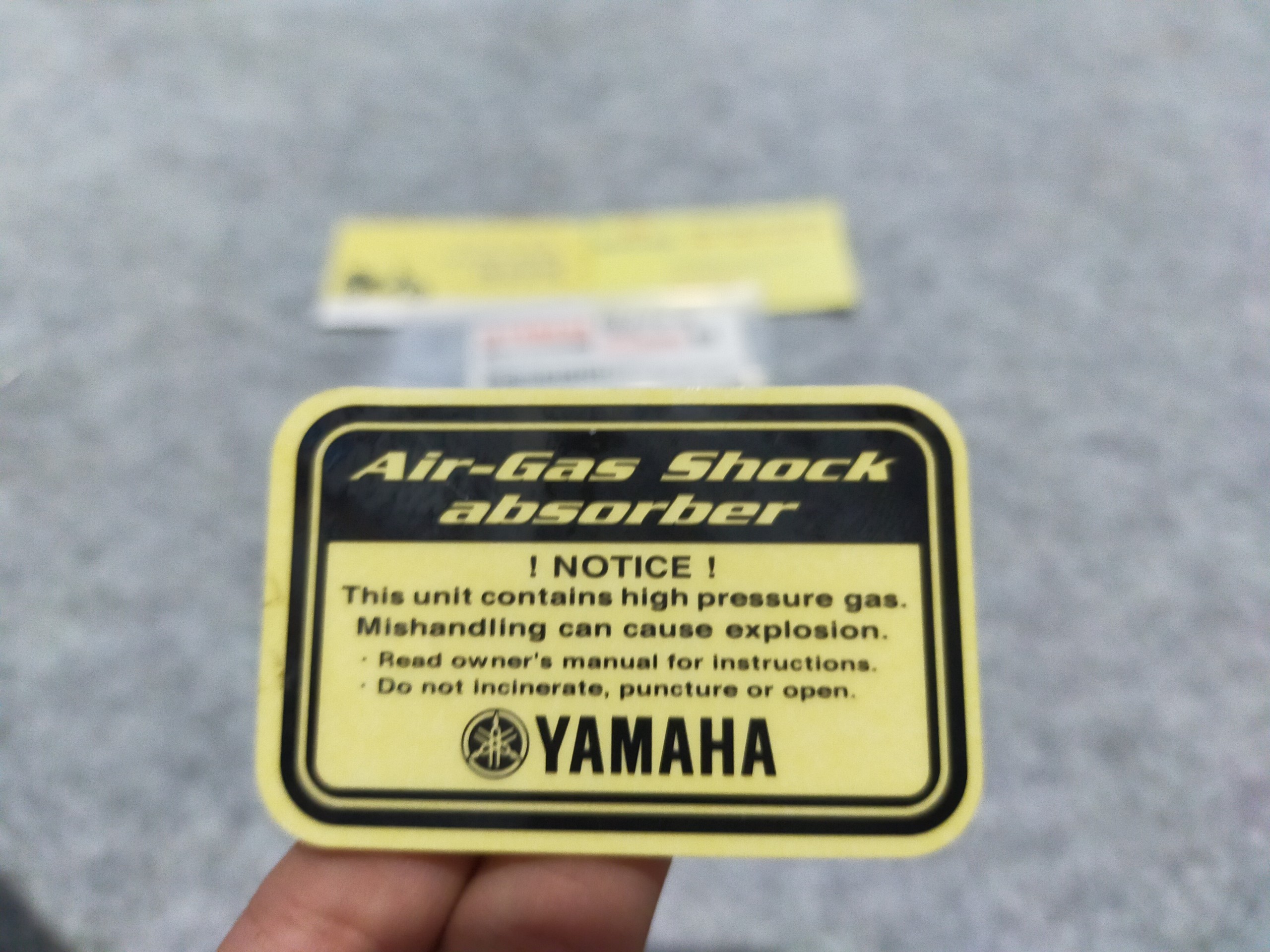 Tem phuộc sau bình dầu yamaha " air-gas shock " jupiter-v zin