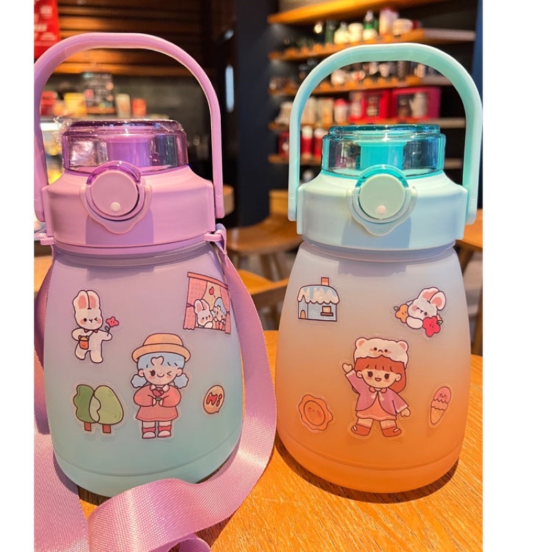 Bình nhựa 2 màu 1000ml + dây đeo + ticker