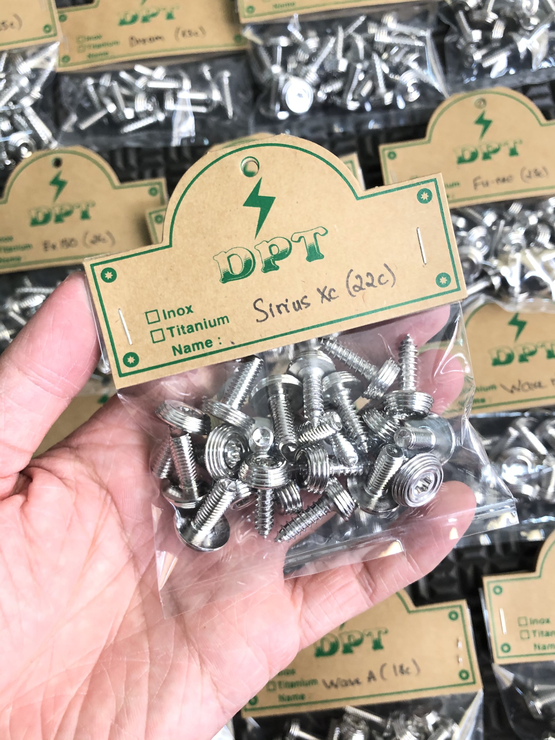 Bộ ốc áo mẫu thái v1 inox 304 cho xe sirius xc