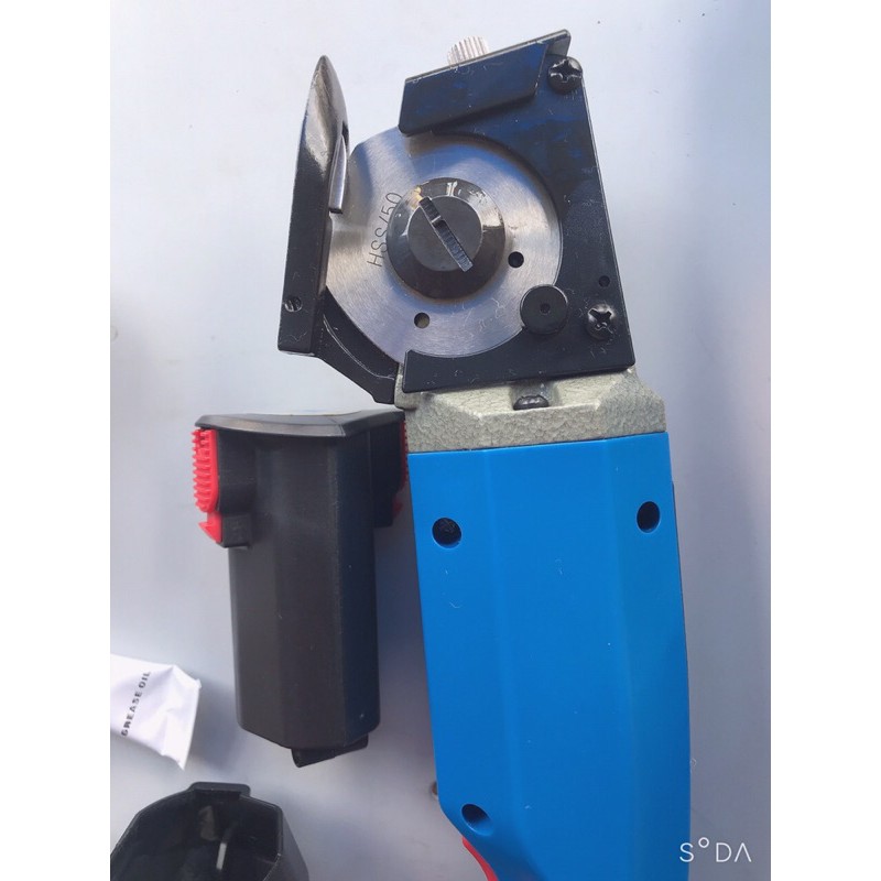 Máy cắt vải sài Pin LEJIANG 50 cắt được khoản 10 lớp tặng kèm 1 lưỡi cắt thay thế