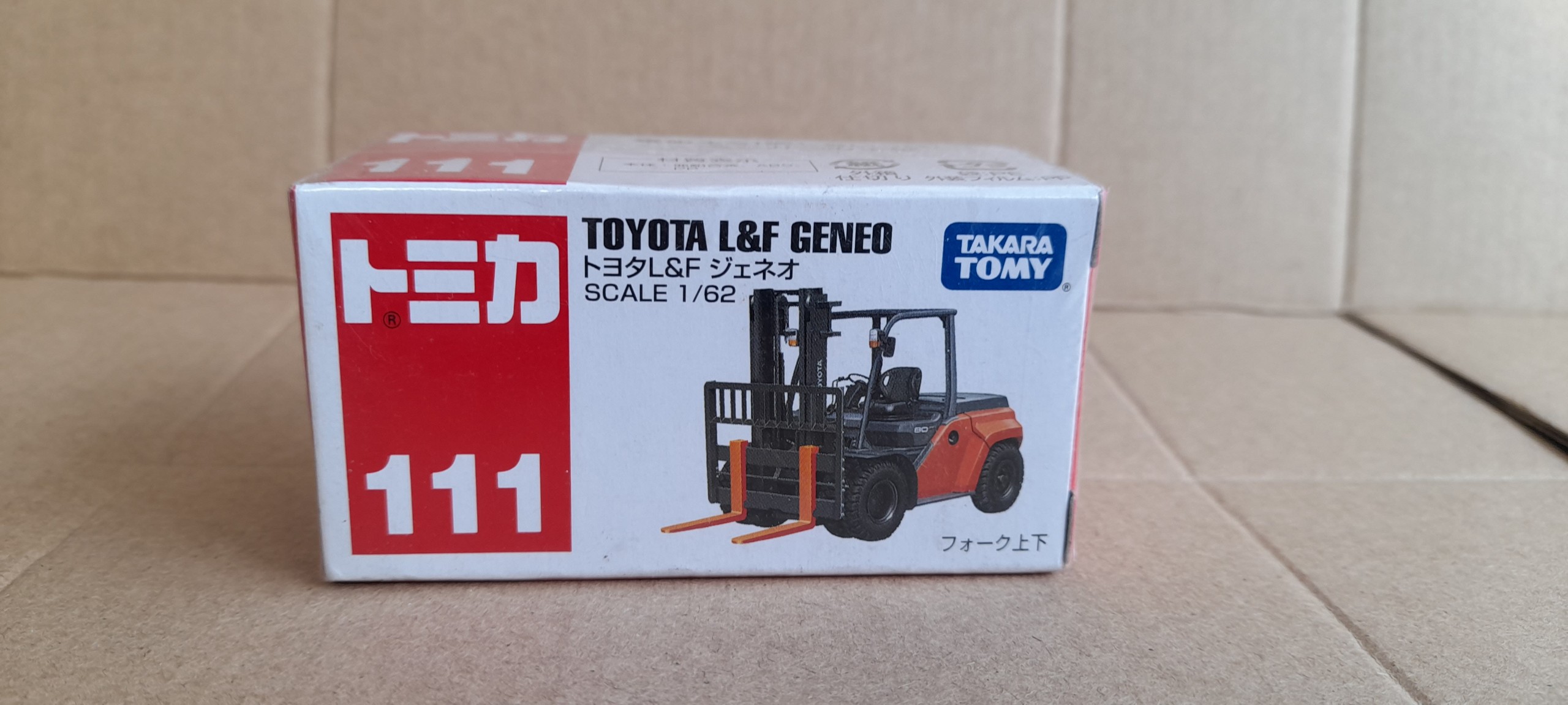Xe mô hình Tomica (Có hộp số 111) - Xe nâng hàng Toyota L&F Geneo màu cam giá rẻ cho bé hay sưu tập