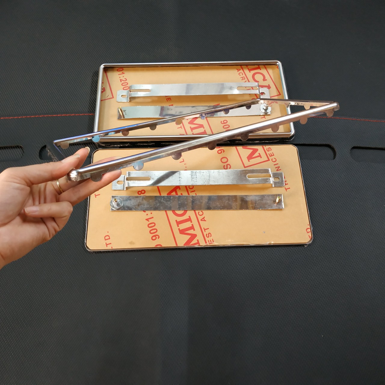 khung biển số xe ô tô ,dùng cho biển xe vận tải đổi biển vàng và xe mới đăng kí