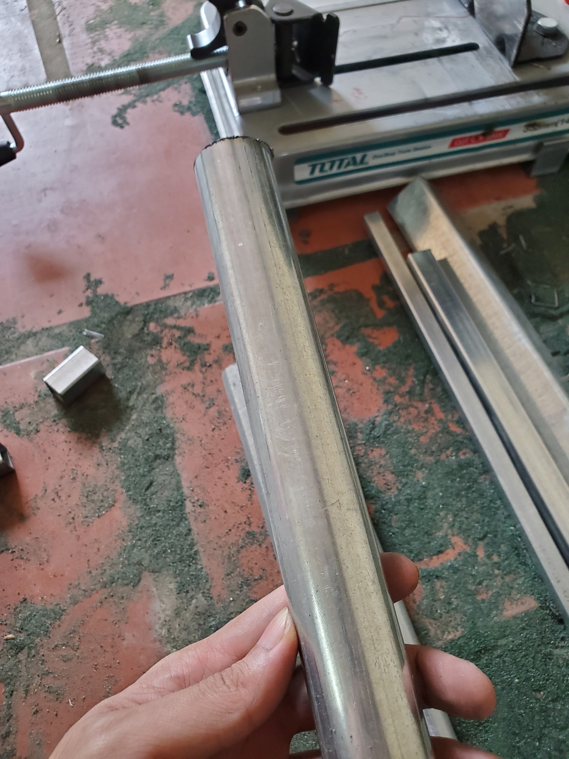 Ống thép mạ kẽm phi 27 độ dầy từ 1mm trở lên tùy từng đợt hàng