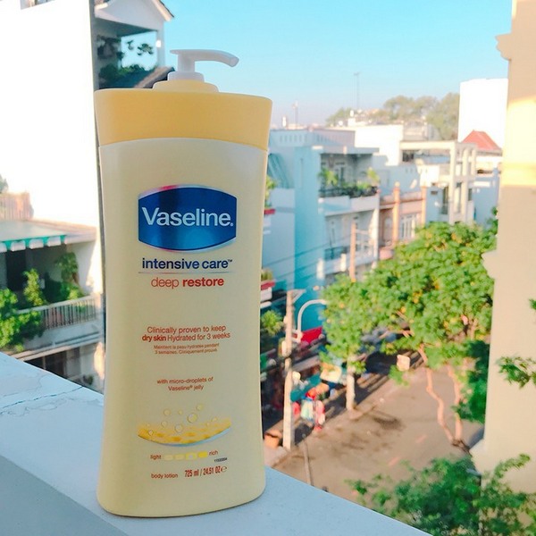 Sữa Dưỡng Thể Cấp Ẩm Làm Mịn Da Vaseline Deep Restore 725ml (Vàng)