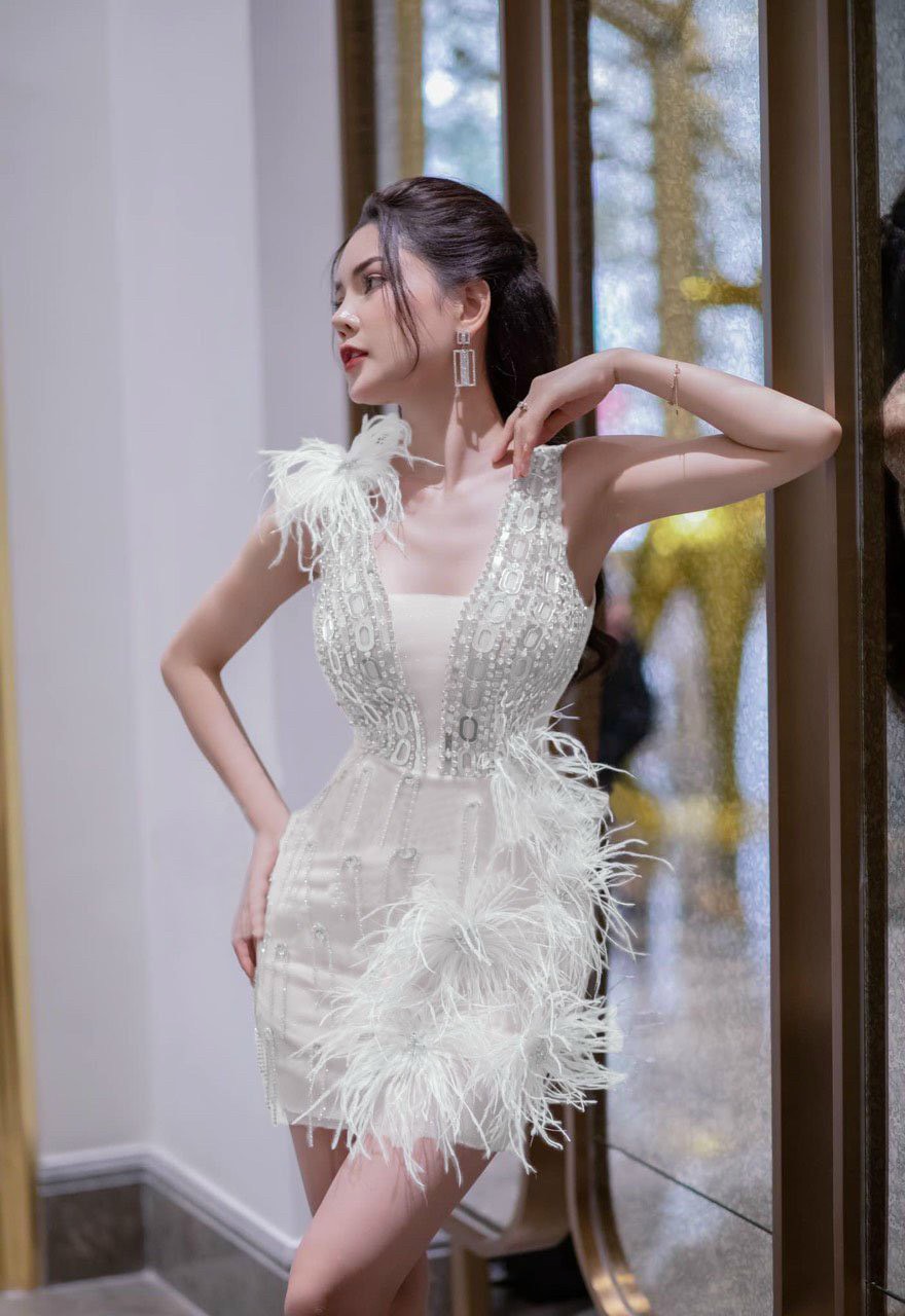 Đầm body dự tiệc tripble t dress cổ v kết đá gương phối cườm và lông vũ - size s/m/l