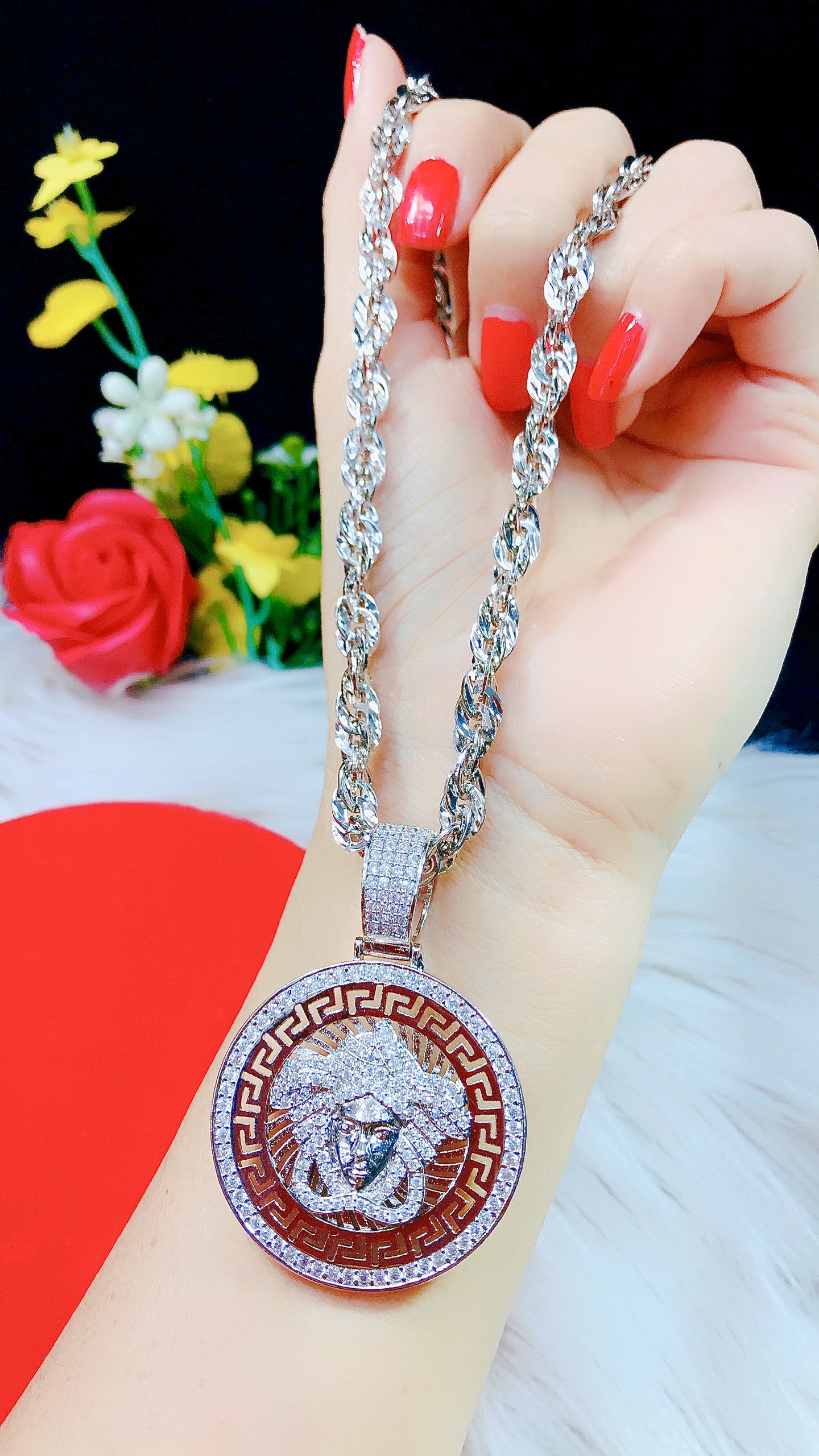 Dây Chuyền Nữ Mặt Versacce, Cao Cấp Givi, Sáng Như Vàng Thật ( Cam Kết Không Đen, Không Ngứa, Chất Liệu Bạc Pha Hợp Kim Cao Cấp ) - Dây Chuyền Nữ Thiết Kế Givishop - D170531 - Phù Hợp Với Mọi Lứa Tuổi, Sử Dụng Đi Tiệc