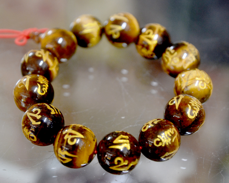 Vòng tay chuỗi đá phong thủy mắt hổ khắc chú Omani vàng-nhiều cỡ ly