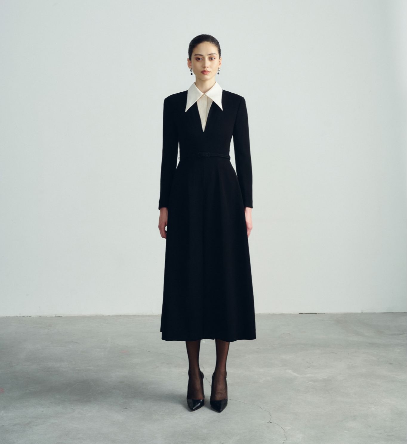 Đầm xòe a dáng dài phối cổ nữ white ant andrea midi dress 121600006.100