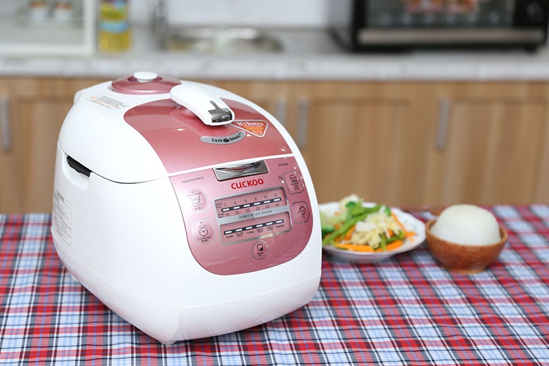 Nồi cơm điện Cuckoo CRP G1015M đỏ 1.8L, ruột nồi bằng gang theo tiêu chuẩn nấu trong áp suất, an toàn với van tay, cầu chì