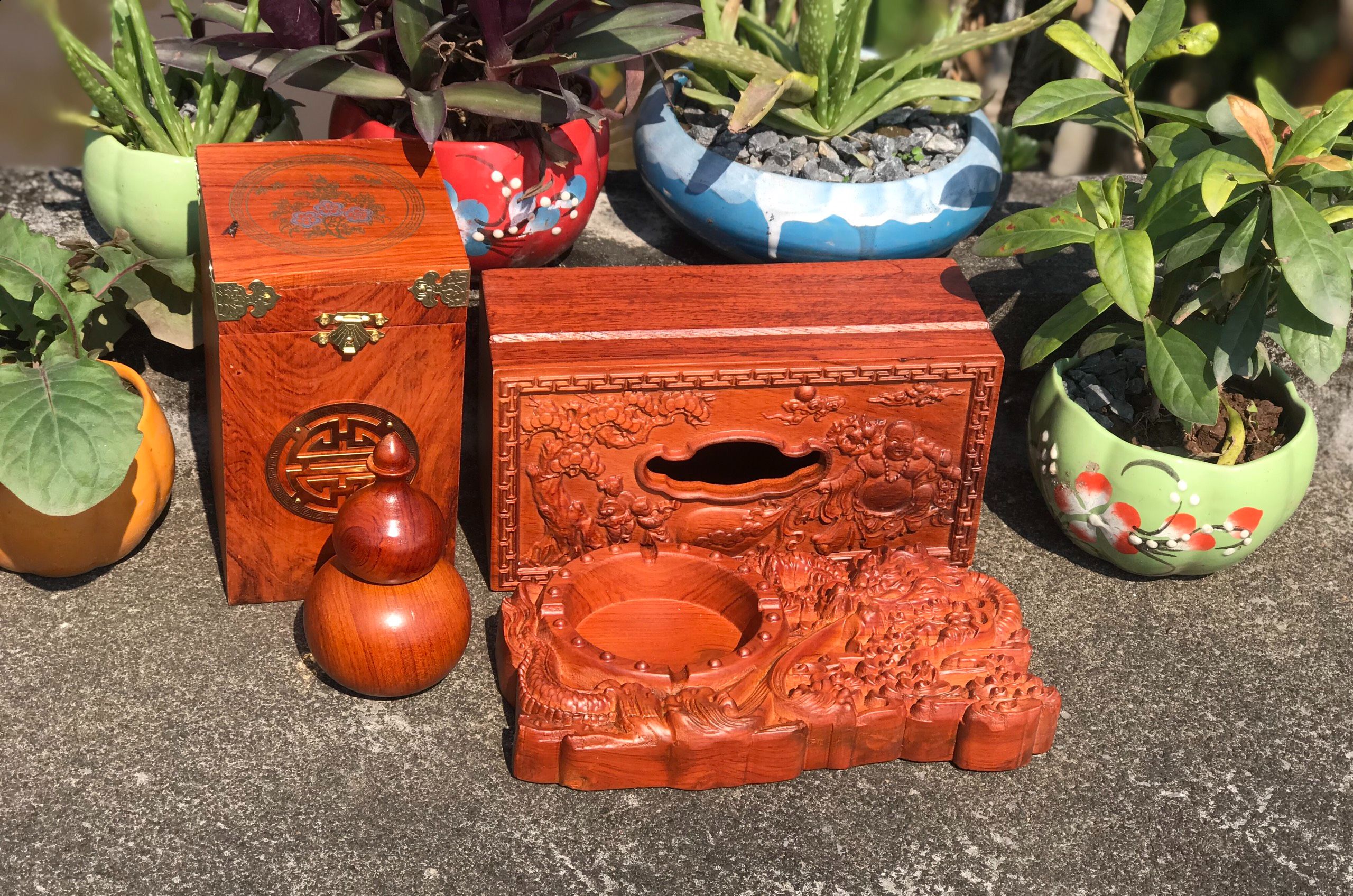 Bộ gia dụng hộp chè , hộp giấy , lọ tăm , gạt tàn làm từ gỗ hương. trang trí nội thất, phong thủy , bàn ăn gia đình