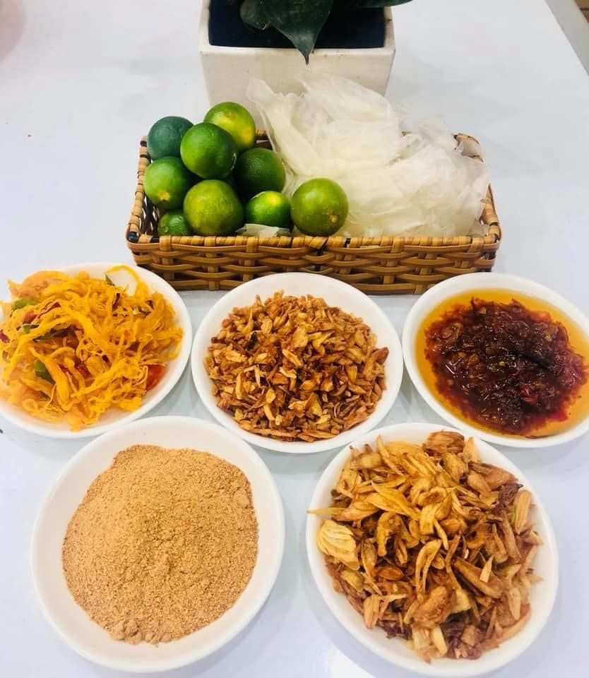 [1 Bịch] Bánh tráng trộn hành phi, sa tế và khô gà