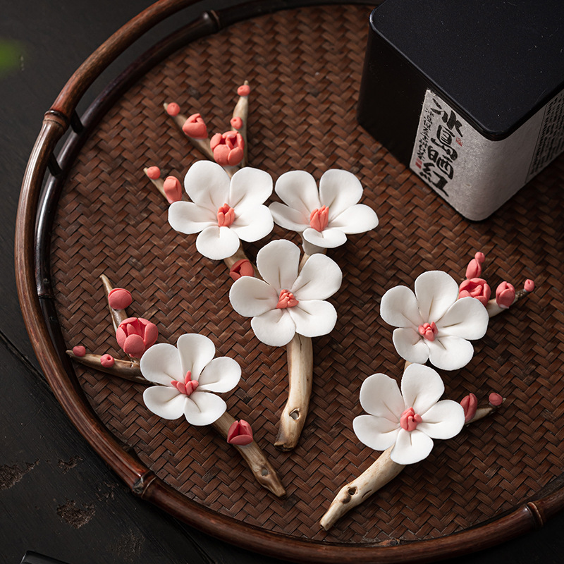 Cành Hoa Mận Mùa Xuân Nở Hoa Bằng Sứ, Dụng cụ cắm nhang trầm que