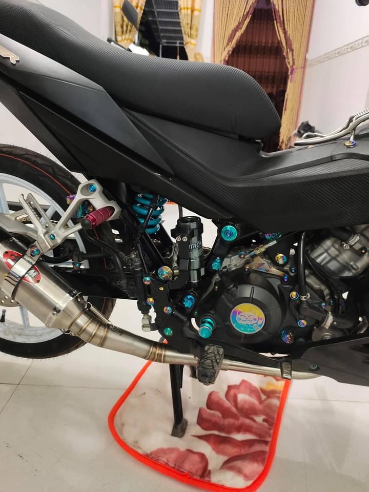 Tem titan mèo thần tài to dán lốc máy winner sonic
