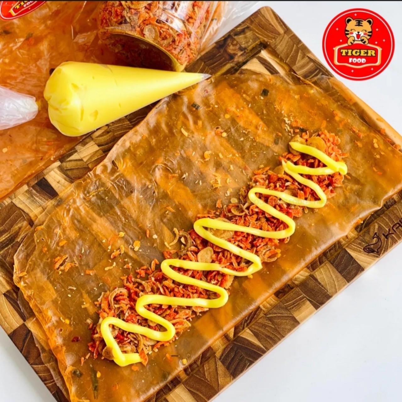 Bánh tráng deo tọm 500g , 200g hành phi muối ruốc, 100g bơ vàng