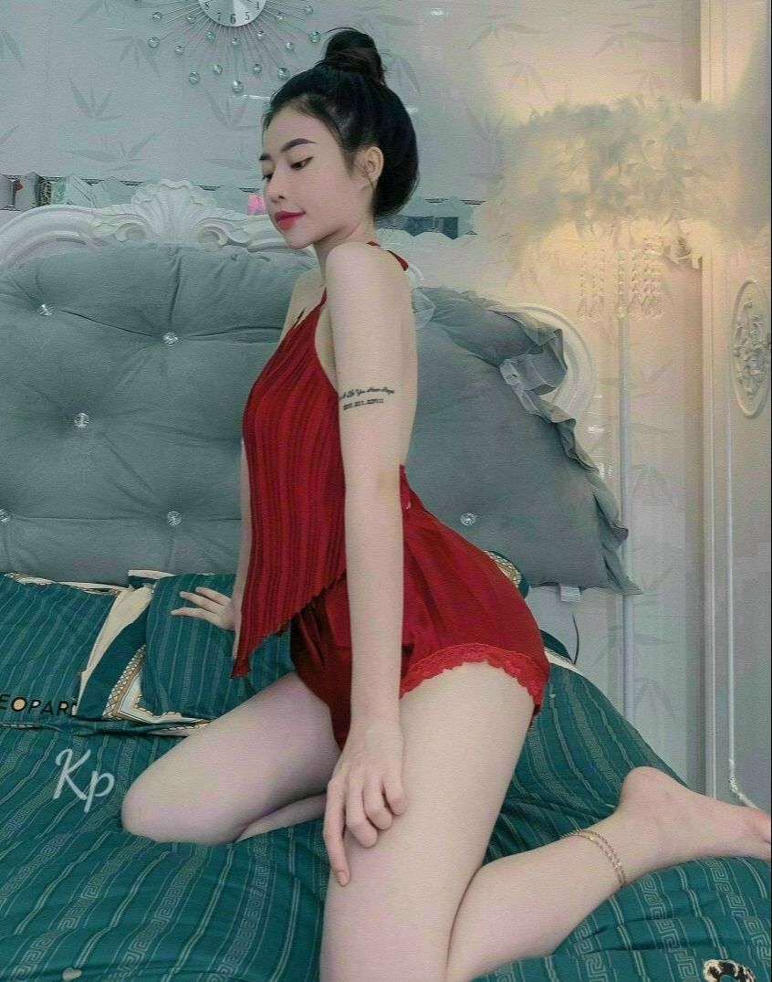 Sét bộ đồ ngủ , áo yếm xếp ly phối quần đùi viền ren cực sexy , chất phi lụa mềm mịn