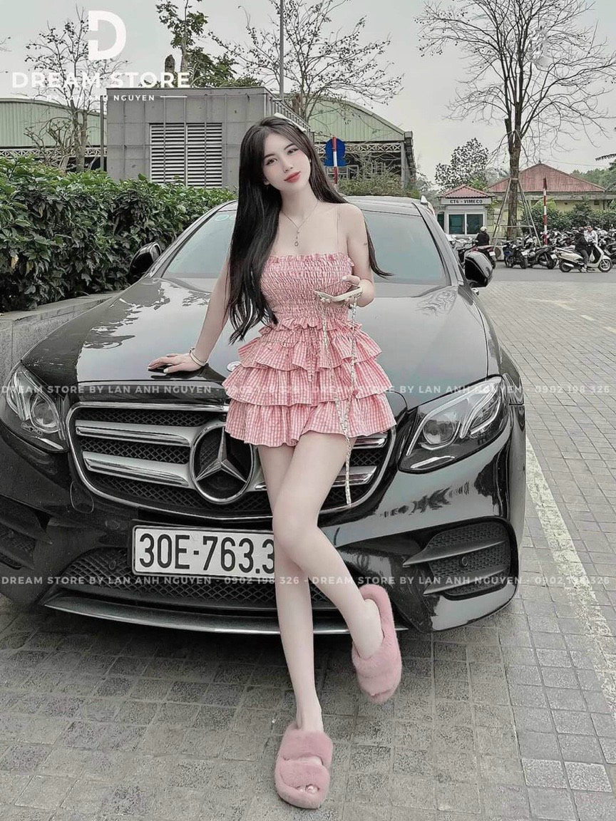 Set áo hai dây nhún kèm chân váy tầng caro, Set caro, Set áo hai dây nhún caro kèm chân váy ba tầng chất vải xốp