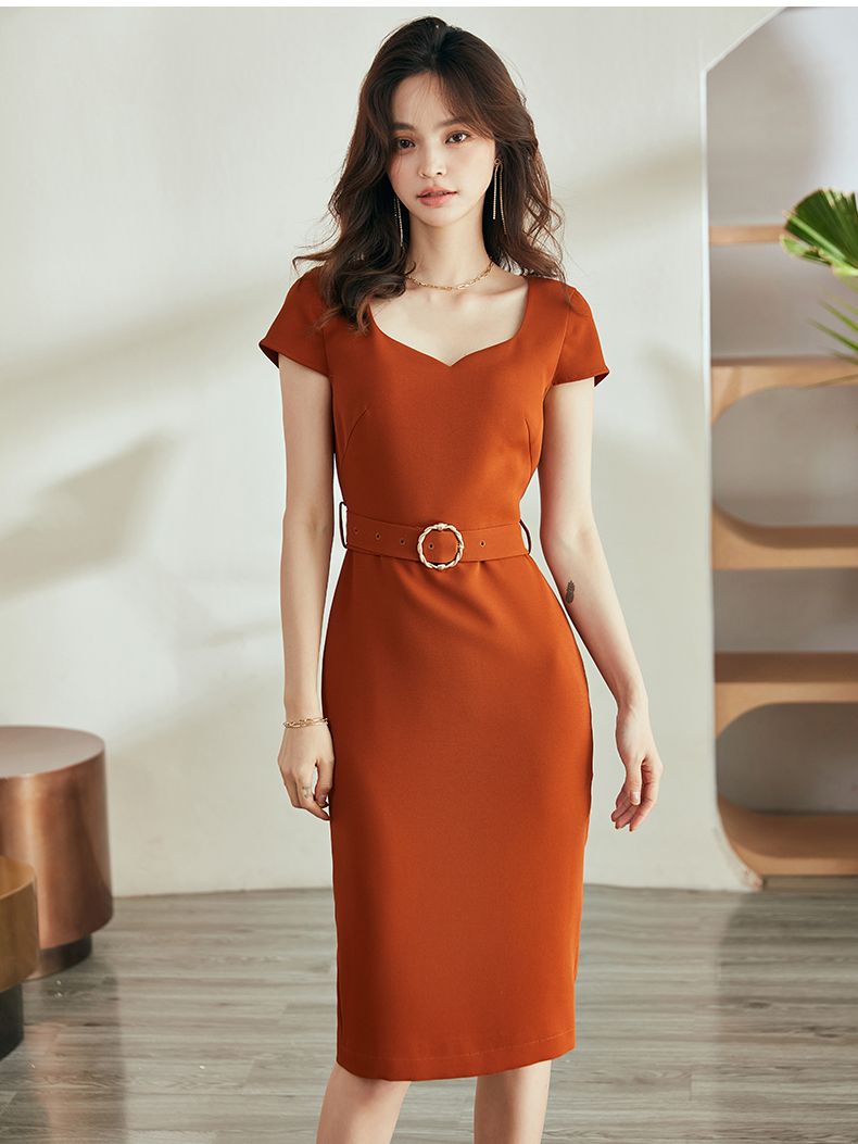 Đầm dự tiệc cam sang trọng cổ bầu dáng bút chì